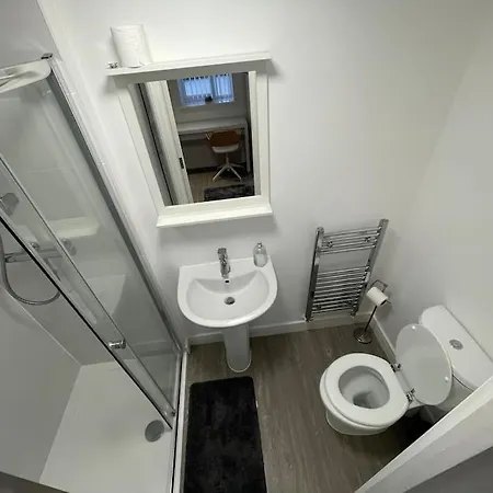 公寓 3 Close To Amenities & Transport Links